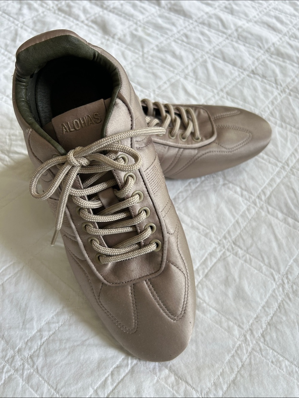 ALOHAS Women’s  Taupe-Gray Leather Sneakers
